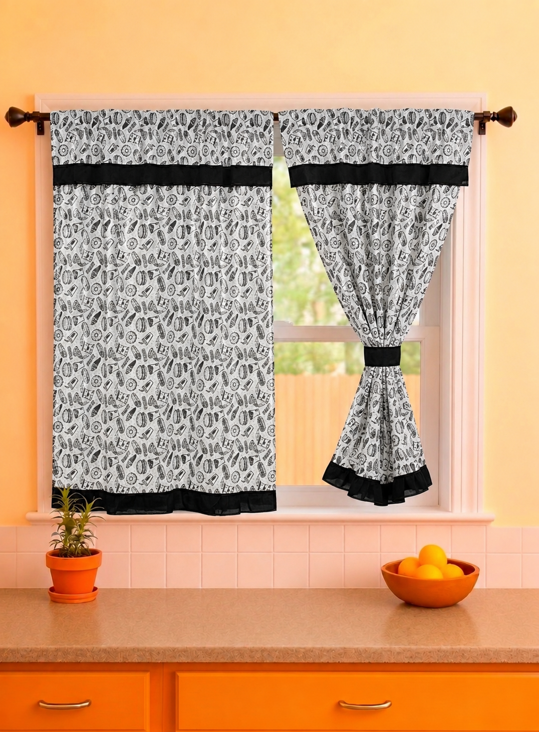 ref.1048-cor-ventana-cocina-blanca-con-negrog.png
